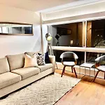 Lovely Refurbished 1 Bed Near Marina + Parking