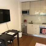 Lovely Refurbished 1 Bed Near Marina + Parking