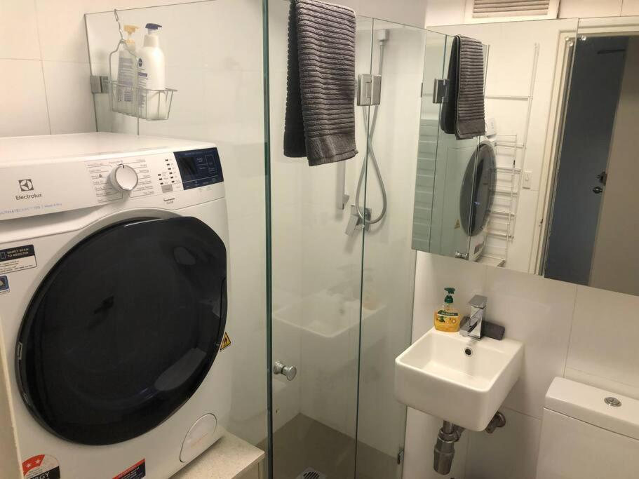 Apartment Lovely Refurbished 1 Bed Near Marina + Parking