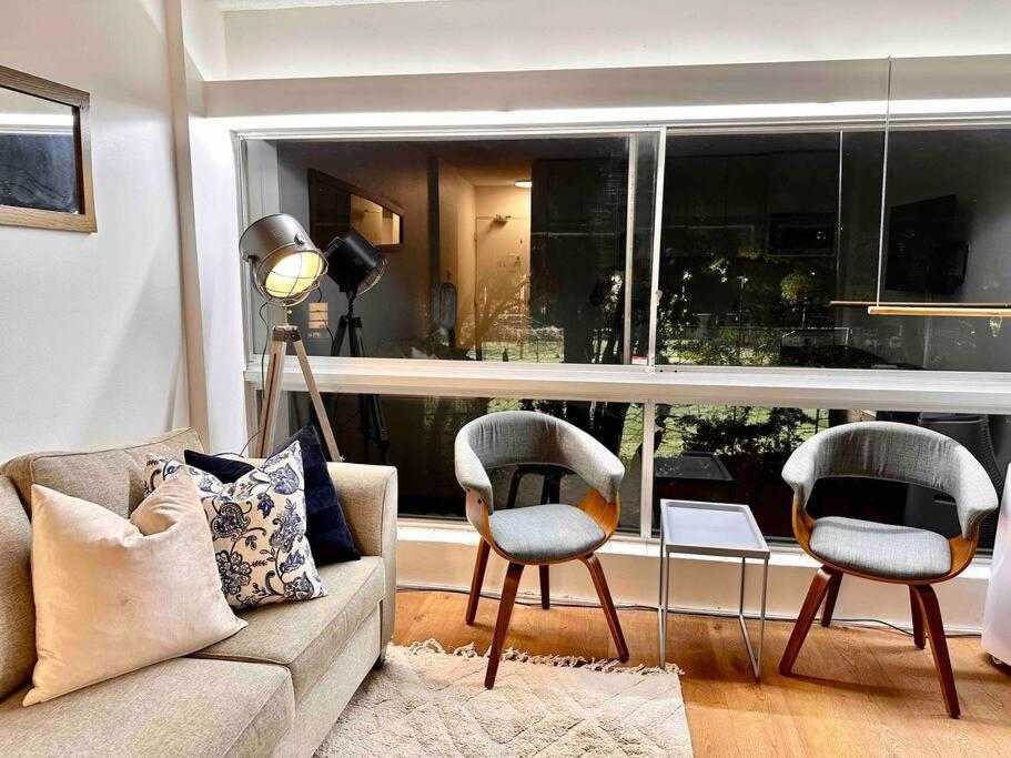 Lovely Refurbished 1 Bed Near Marina + Parking Apartment