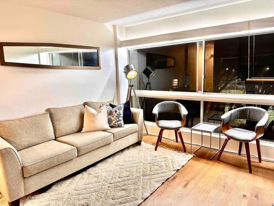 Lovely Refurbished 1 Bed Near Marina + Parking Apartment